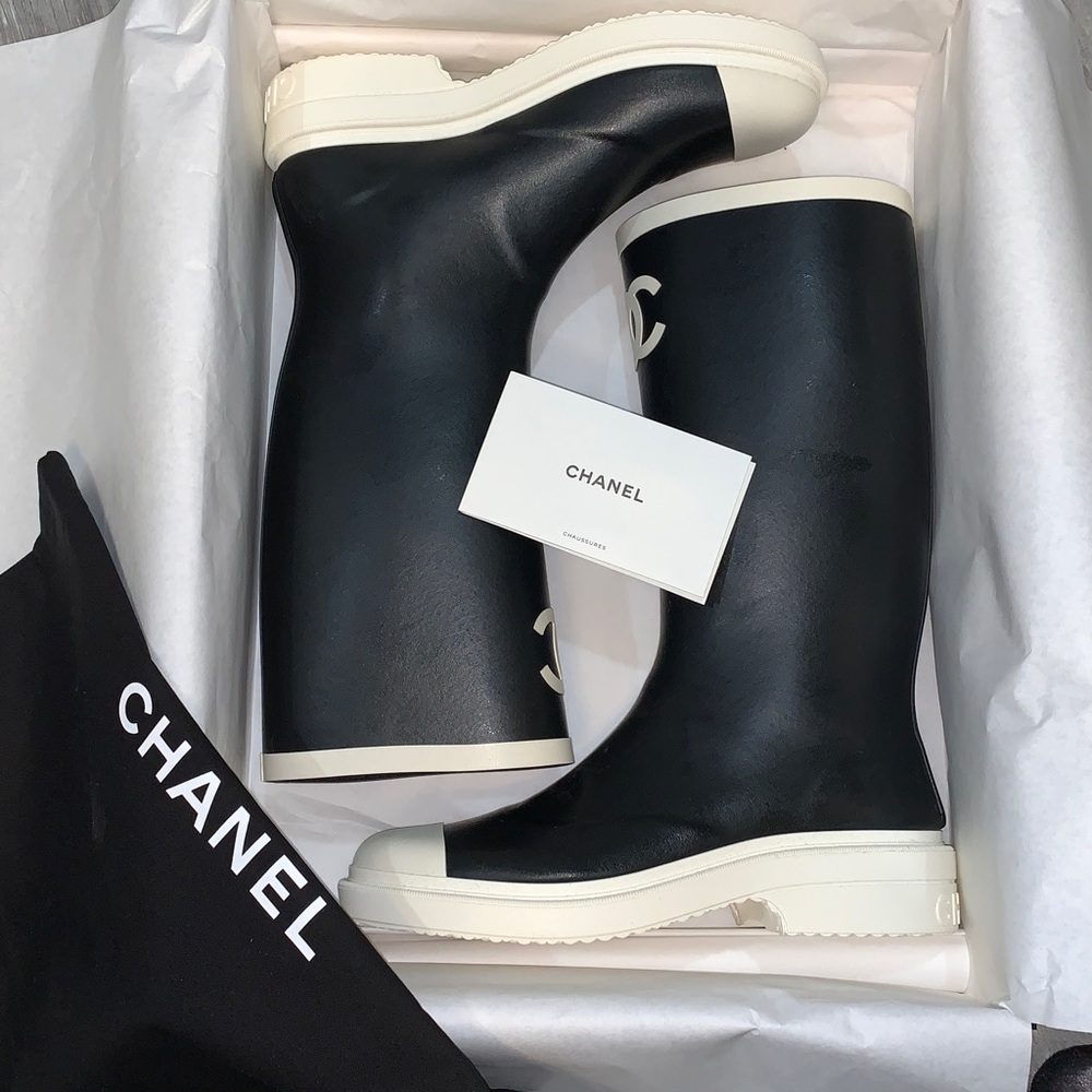 AUTHENTIC 2025 CHANEL Black and Cream Logo Rain Boots BRAND NEW 37 receipt - Picture 14 of 17